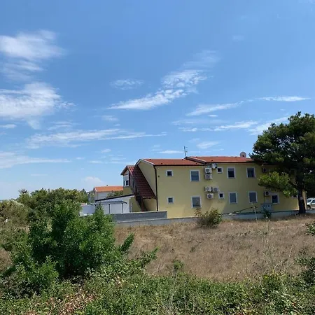 Apartment Nada Vir